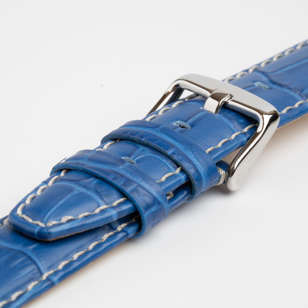 Blue Mayfair Alligator watch strap, close-up of the buckle and keepers