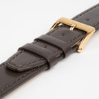 Brown Mayfair Subtle XL watch strap, close-up of the buckle and keepers