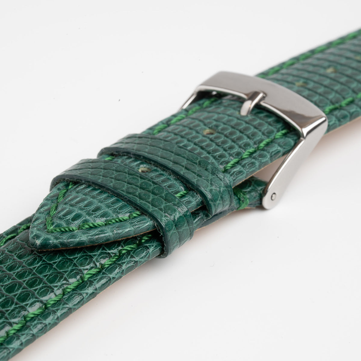 Autentico Lizard Green Watch Strap, close-up of the buckle and keepers