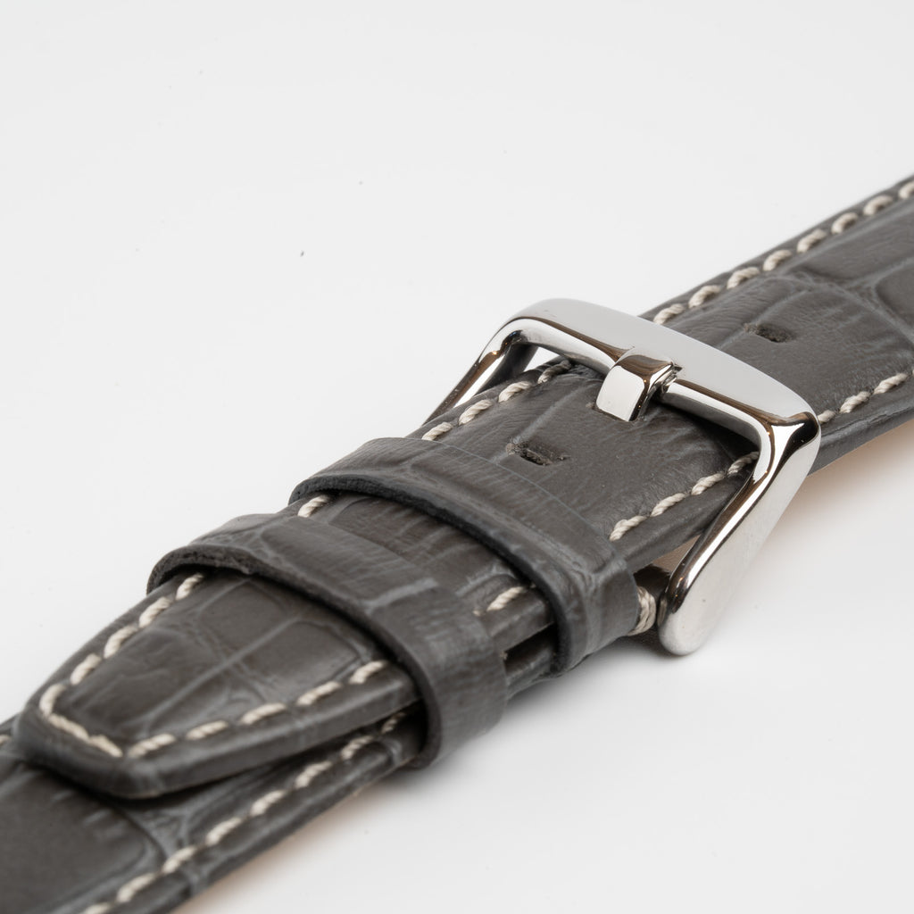 Grey Mayfair Alligator watch strap, close-up of the buckle and keepers