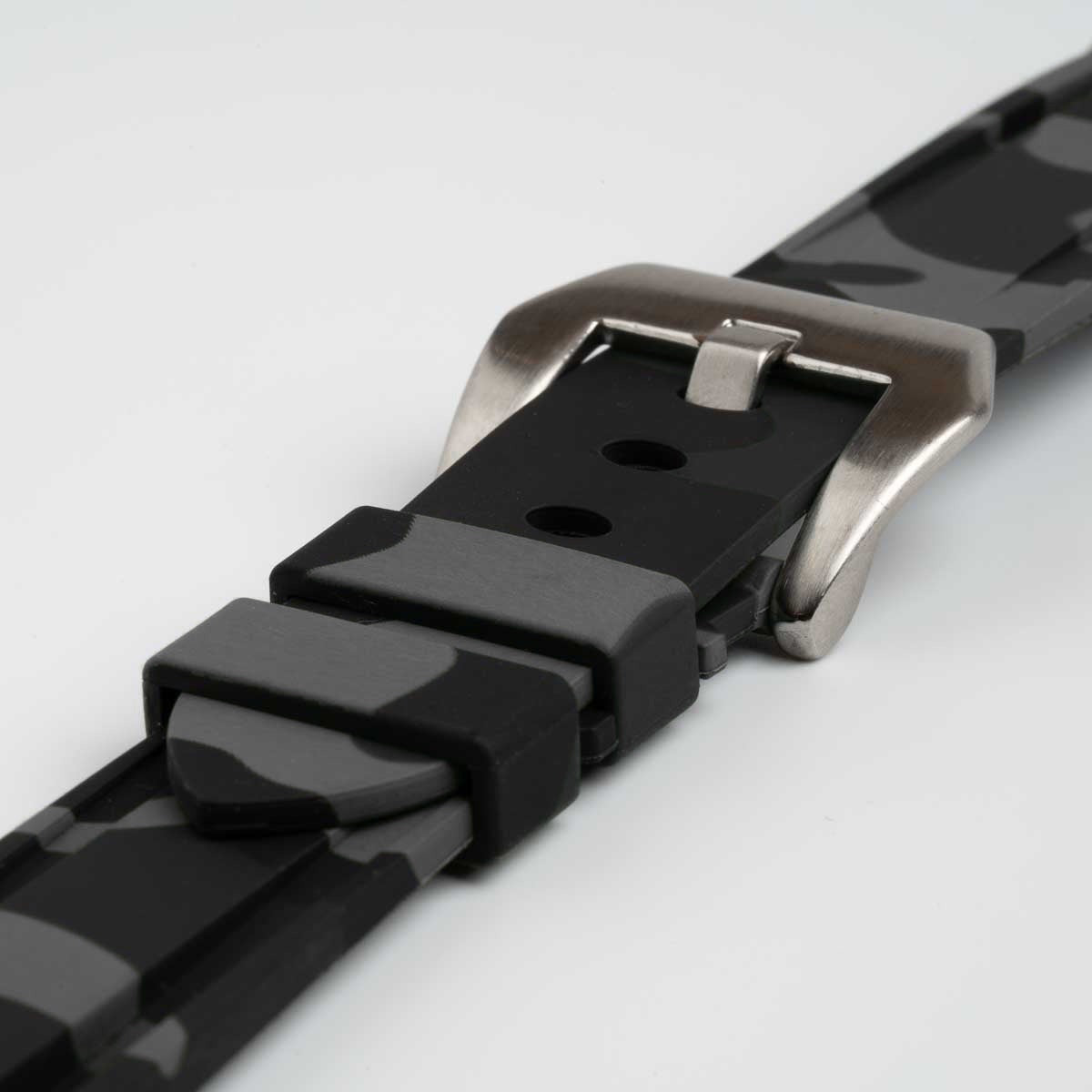 Close-up of the grey camo strap's buckle and keepers