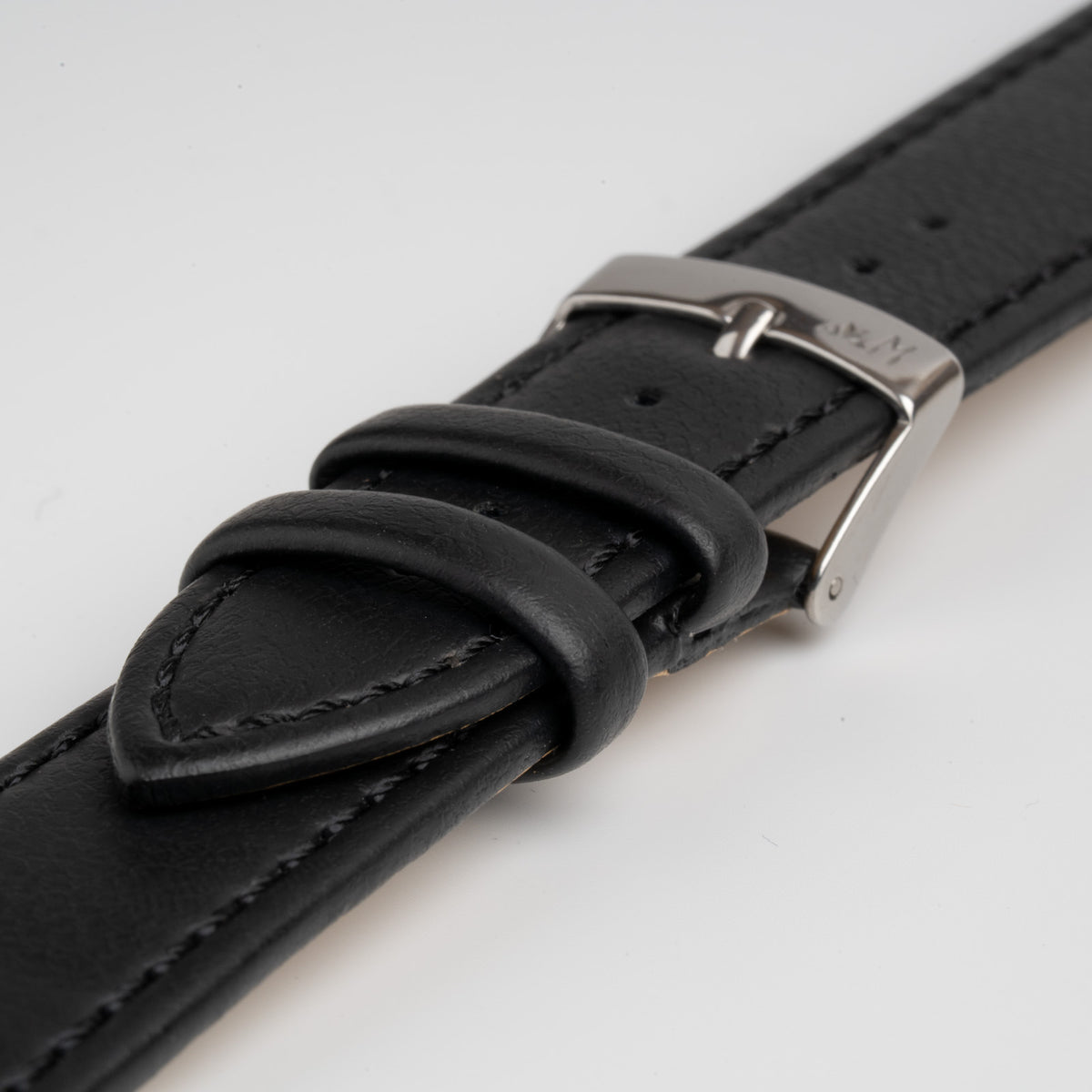 Abete Vegan Black Watch Strap, close-up of the buckle and keepers