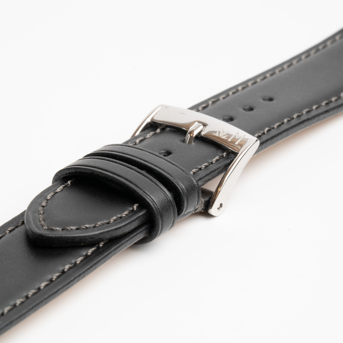 Boccaccio Black Watch Strap, close-up of the buckle and keepers