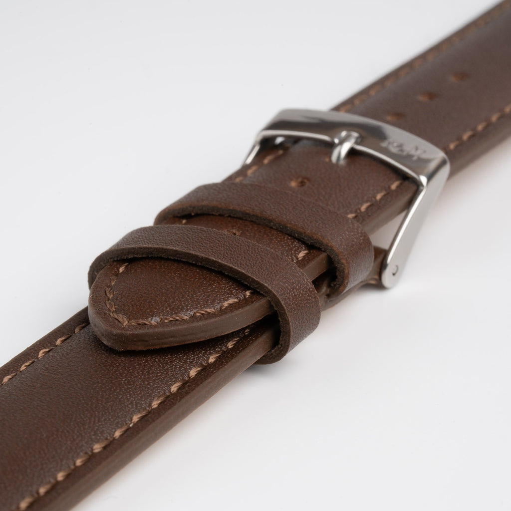 Grafic Brown Watch Strap, close-up of the buckle and keepers