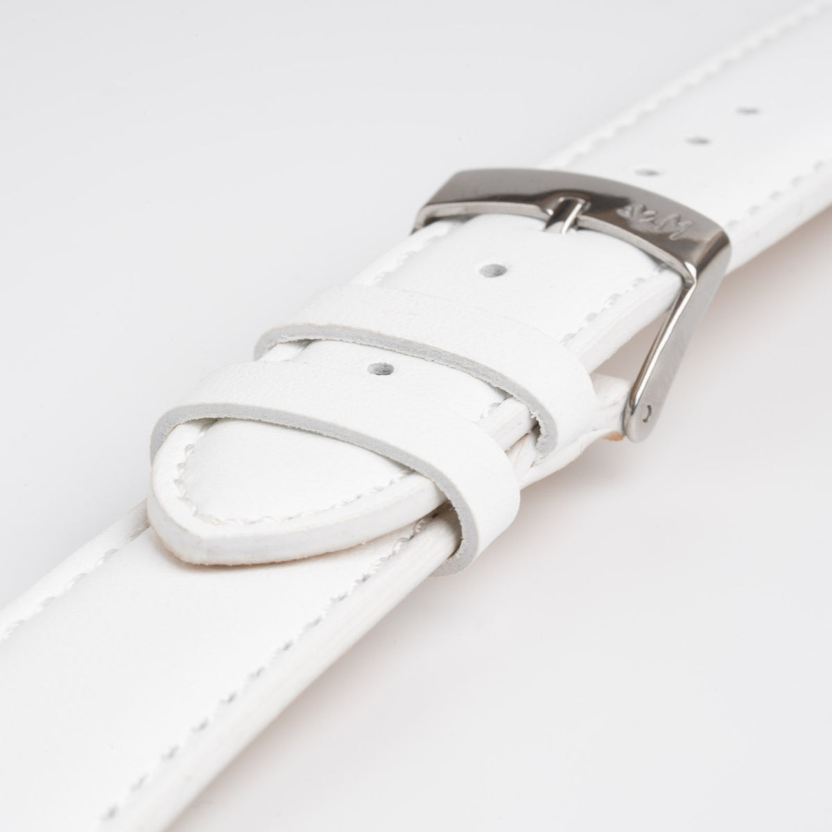 Grafic White Watch Strap, close-up of the buckle and keepers