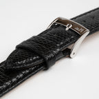 Violino Lizard Black Watch Strap, close-up of the buckle and keepers