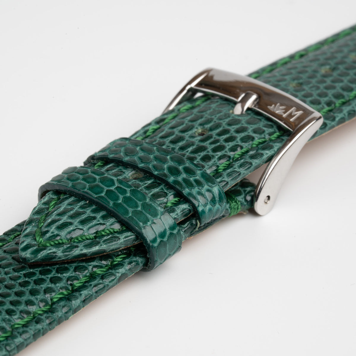 Violino Lizard Green Watch Strap, close-up of the buckle and keepers
