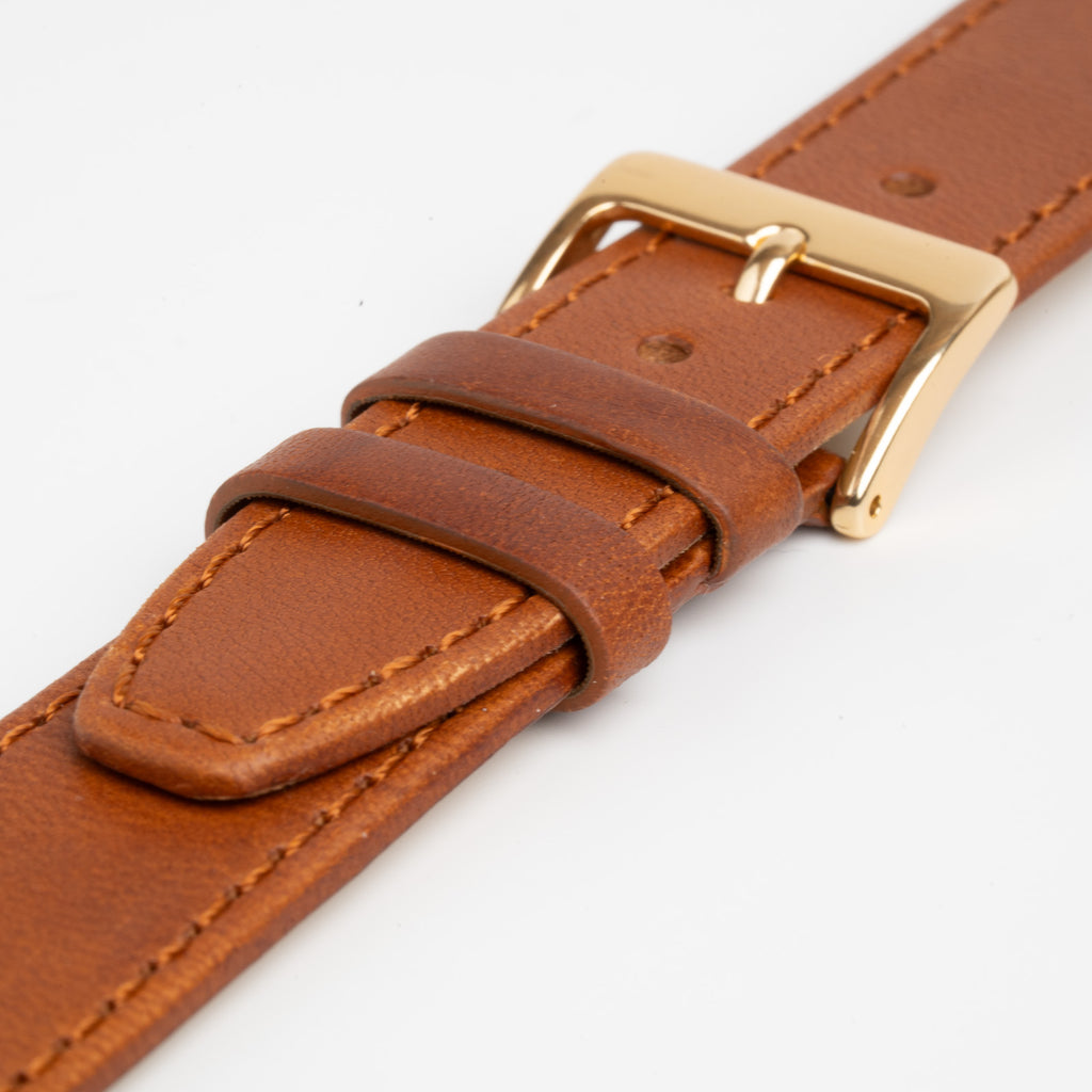 Tan Mayfair Subtle watch strap, close-up of the buckle and keepers