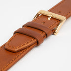 Tan Mayfair Subtle watch strap, close-up of the buckle and keepers