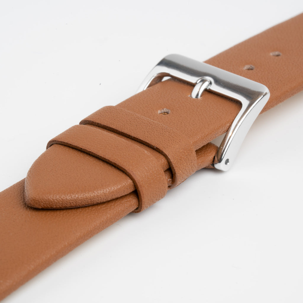 Windsor Smooth Tan Watch Strap, close-up of the buckle and keepers