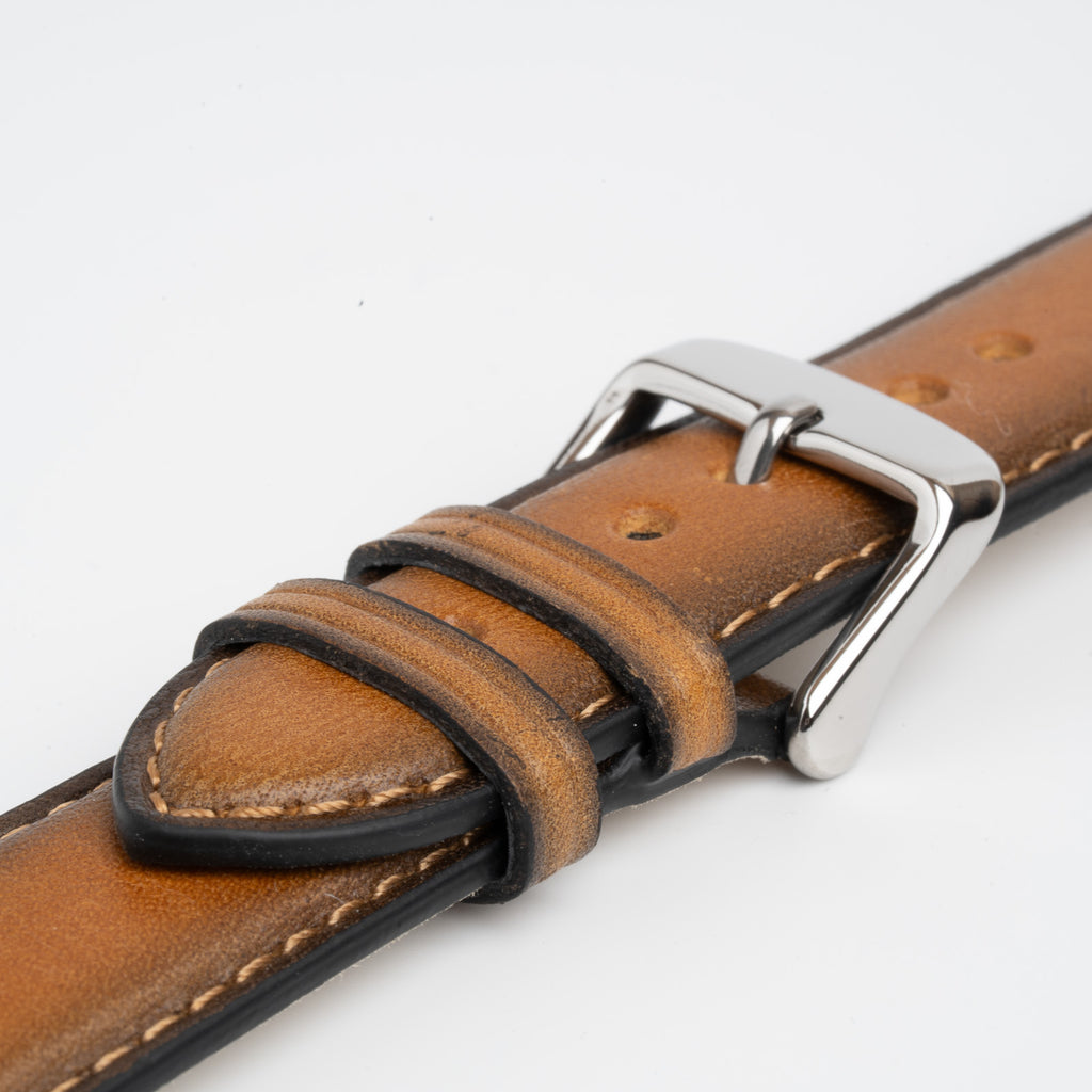 Vintage Smooth Tan Watch Strap, close-up of the buckle and keepers