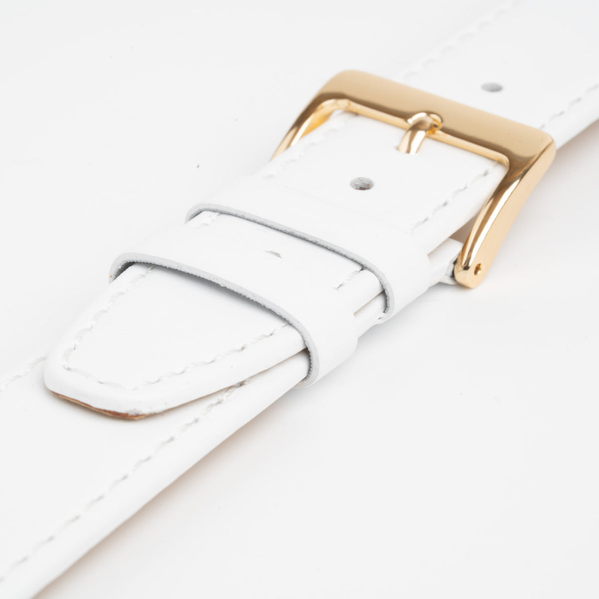 White Mayfair Subtle watch strap, close-up of the buckle and keepers