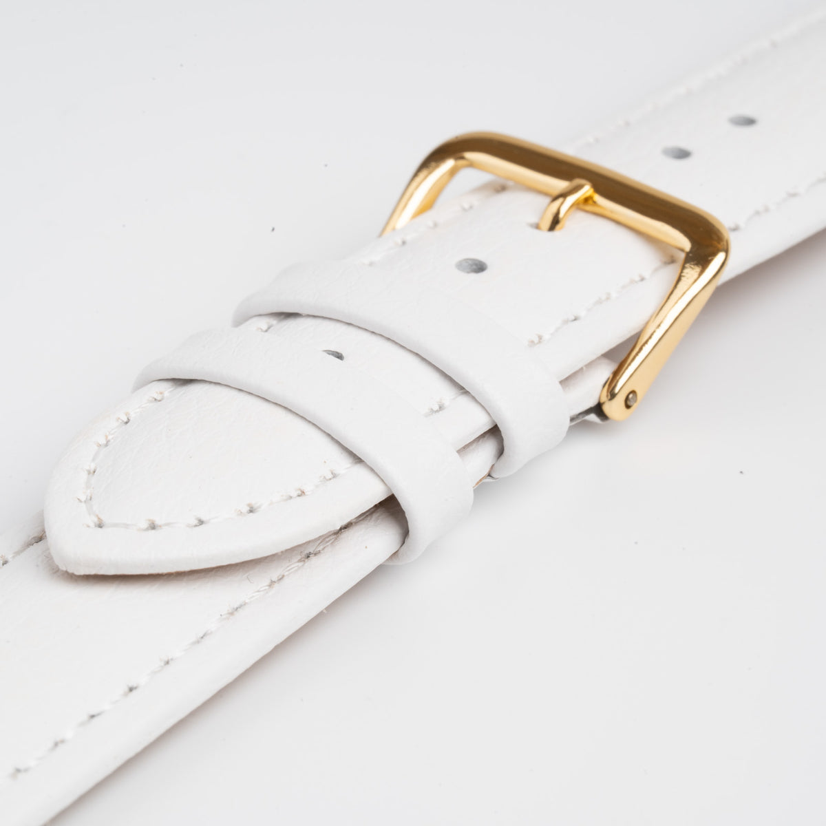 Buffalo Value Padded White Watch Strap, close-up of the buckle and keepers